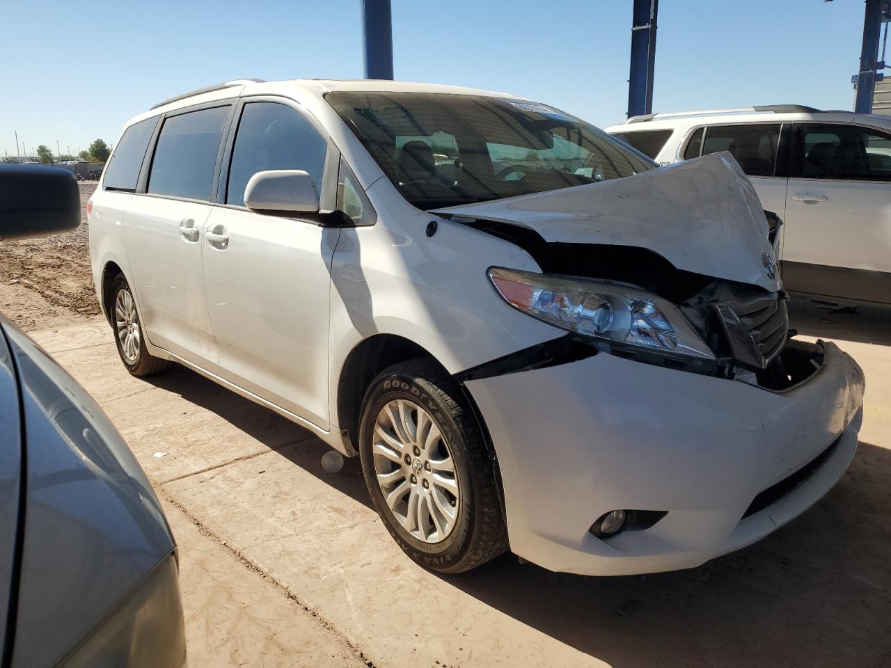 2014 Toyota Sienna - Image 4