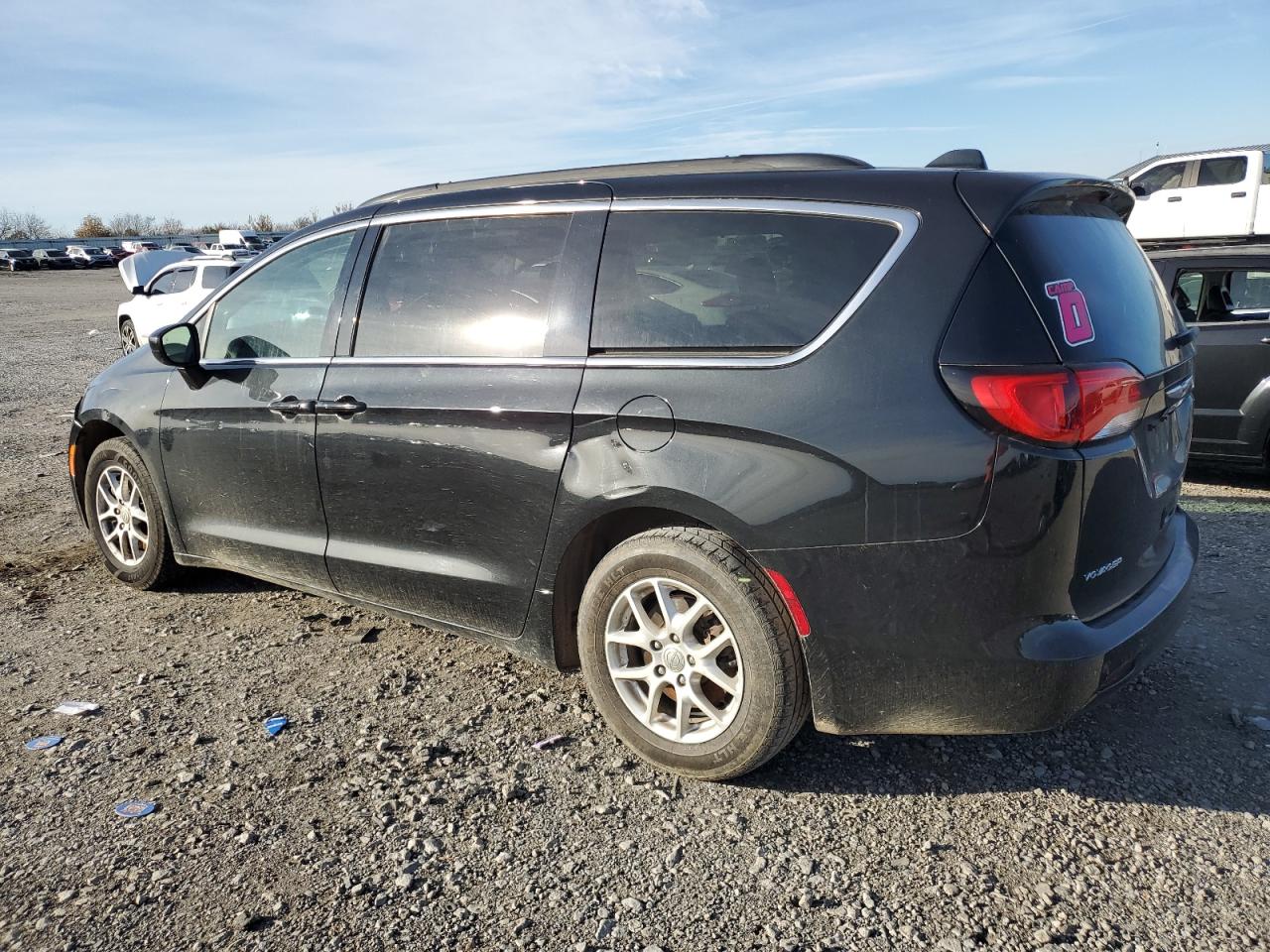 2020 Chrysler Voyager - Image 2