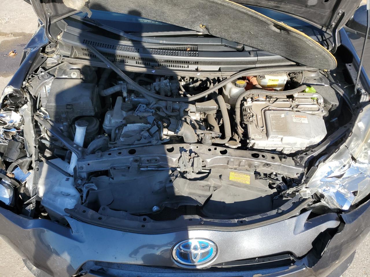 2014 Toyota Prius - Image 12