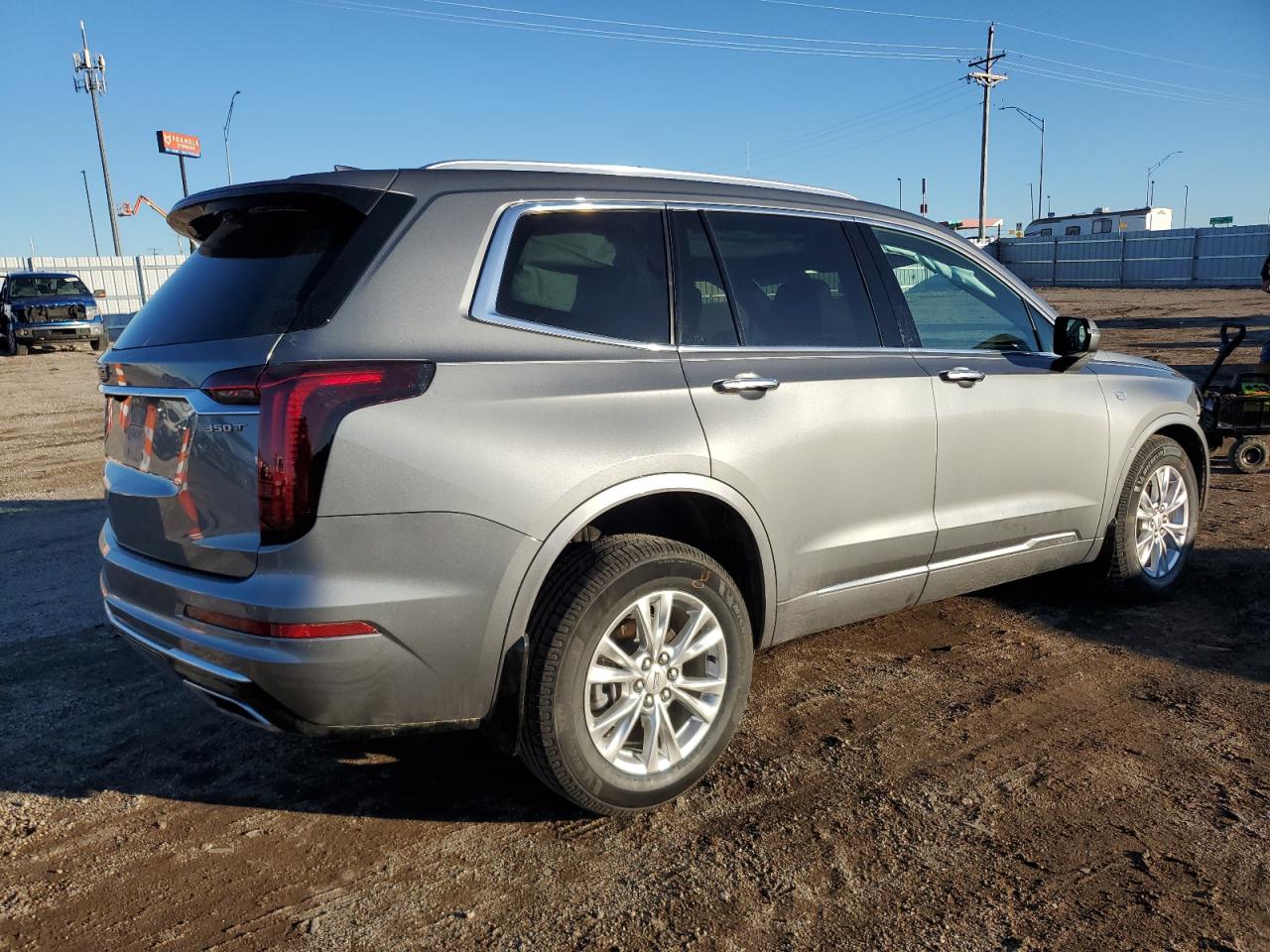 2022 Cadillac XT6 - Image 3
