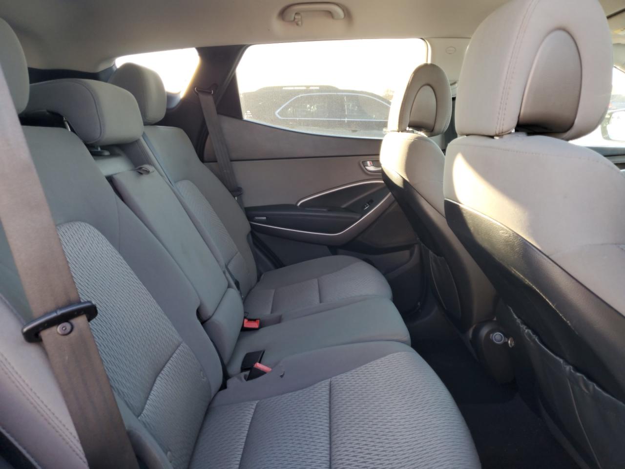 2015 Hyundai Santa Fe - Image 11