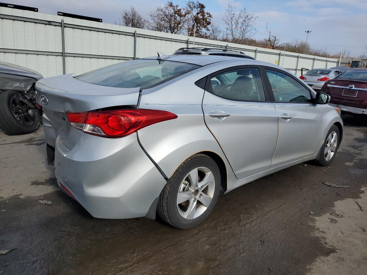 2013 Hyundai Elantra - Image 3