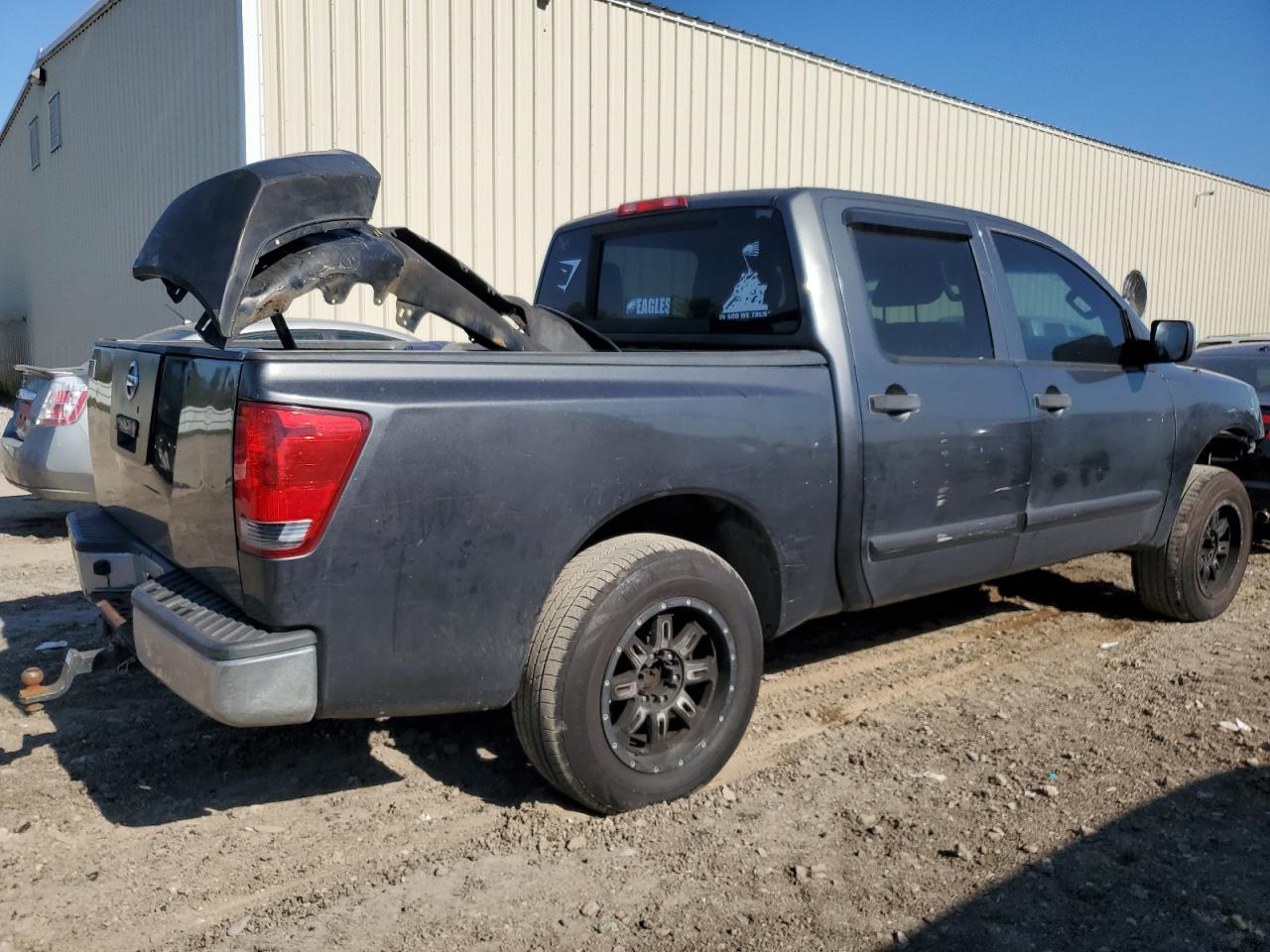 2012 Nissan Titan - Image 3