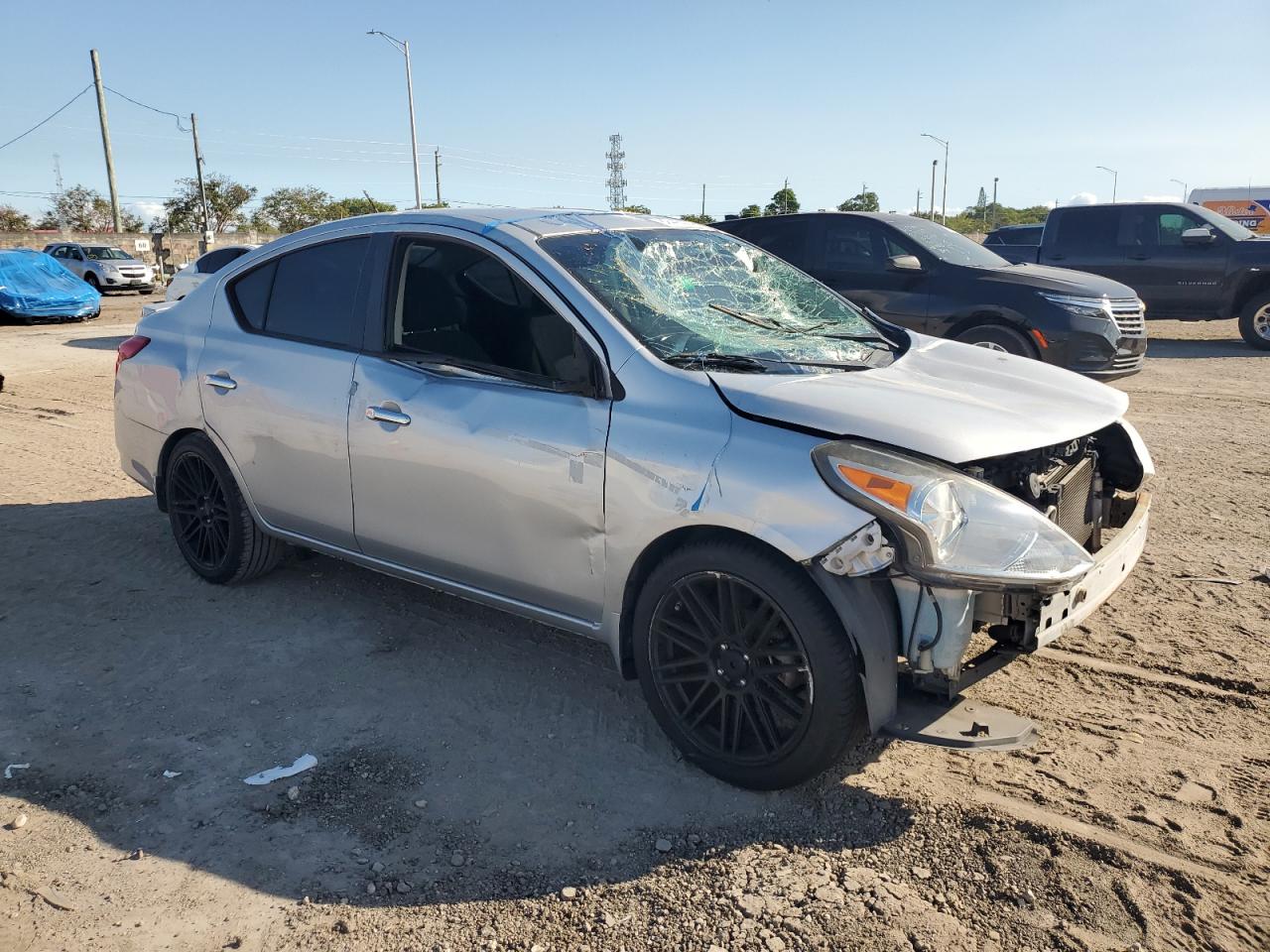 2016 Nissan Versa - Image 4