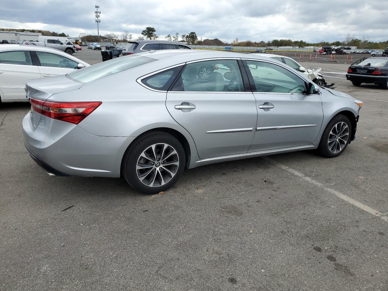 VIN 4T1BK1EB2JU275877 2018 TOYOTA AVALON no.3