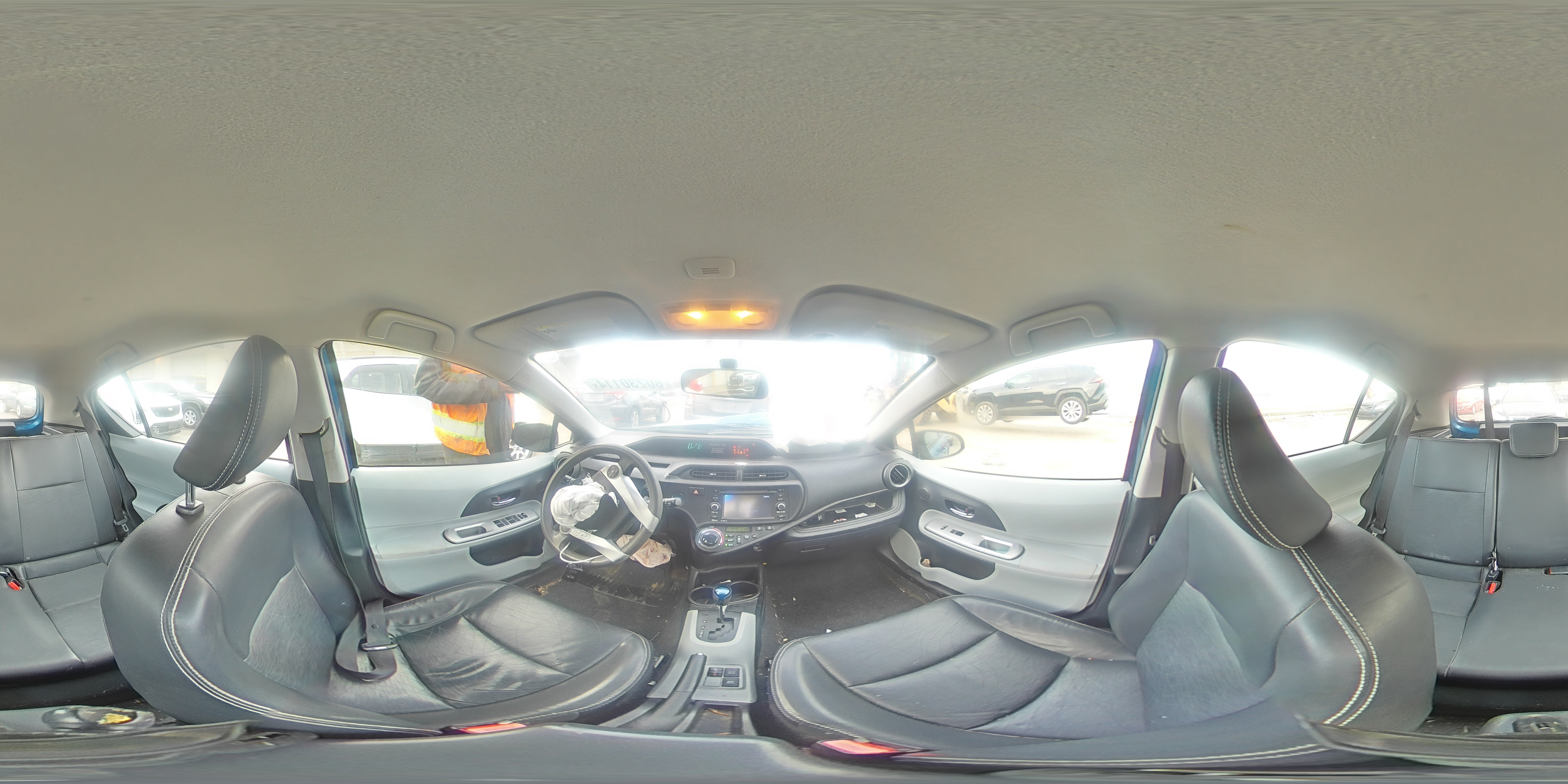2012 Toyota Prius - Image 13