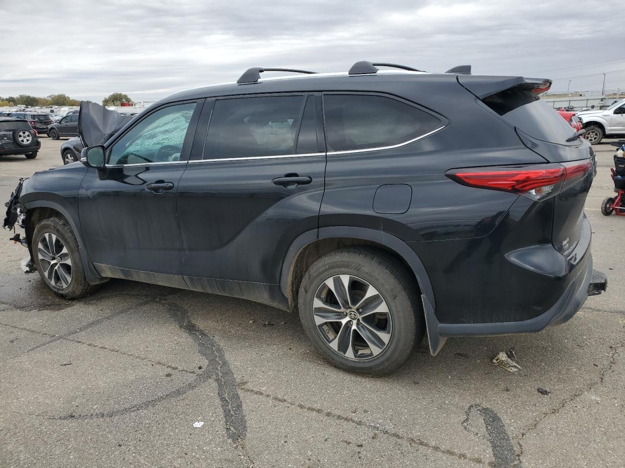 2020 Toyota Highlander - Image 2