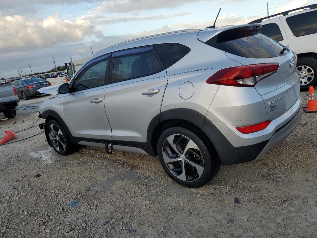 2017 Hyundai Tucson - Image 2