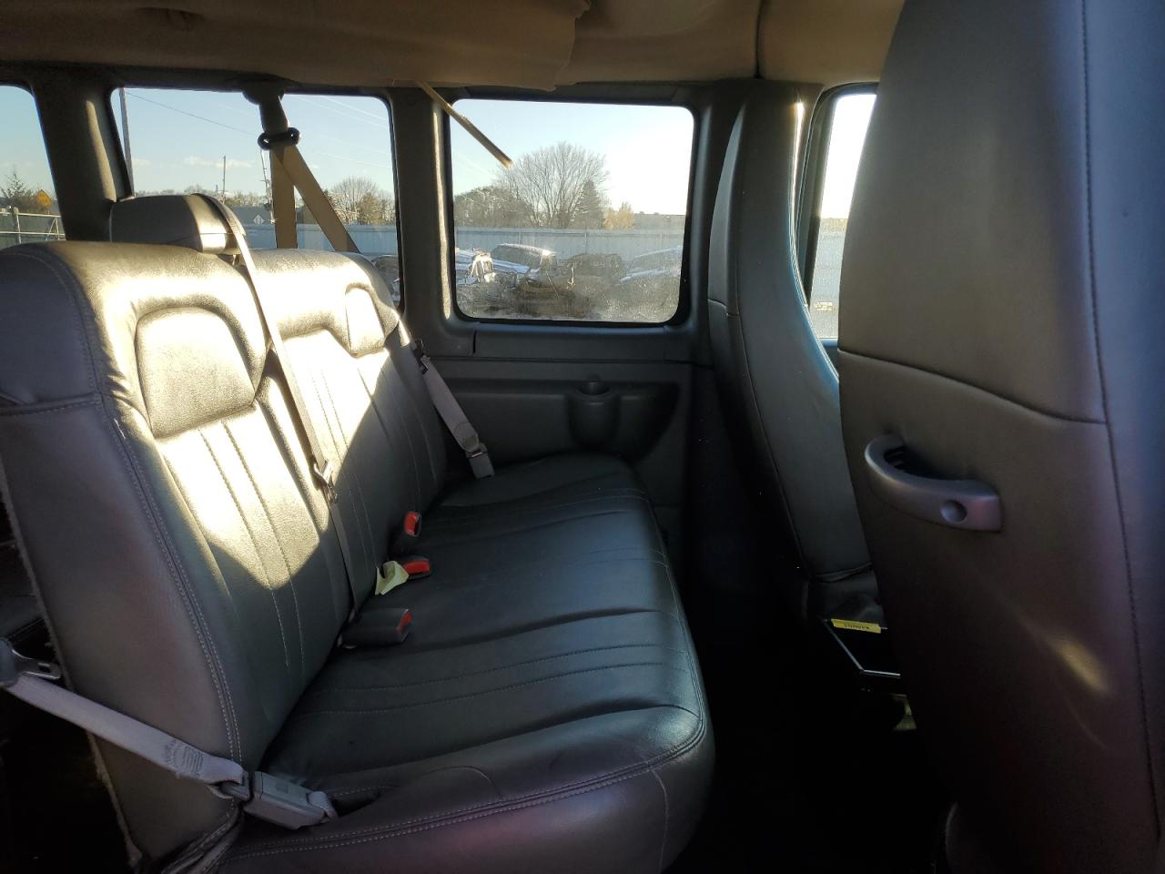 2010 Chevrolet Express - Image 11