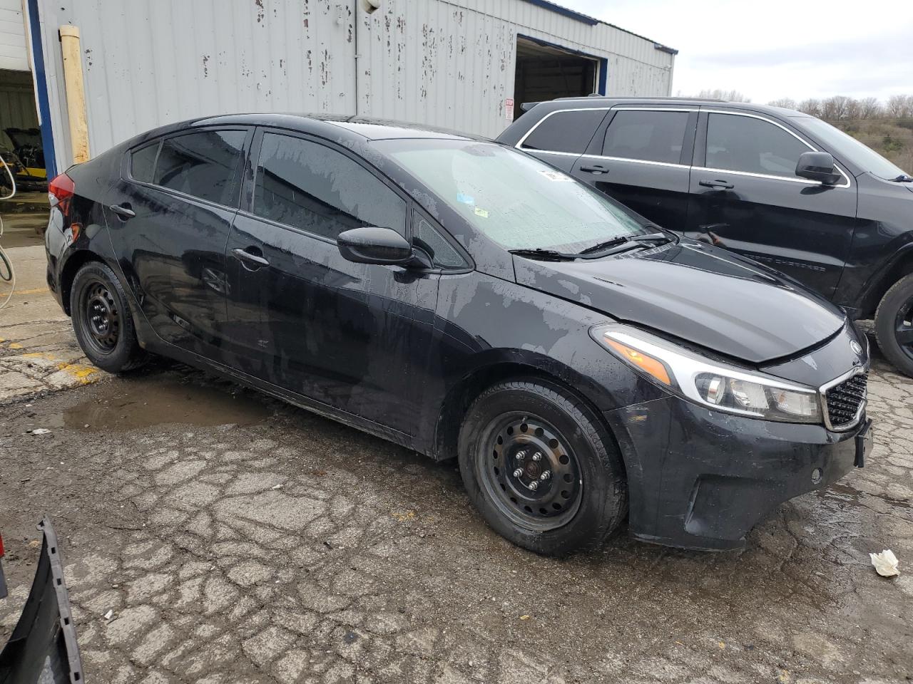 VIN 3KPFL4A78JE190465 2018 KIA FORTE no.4