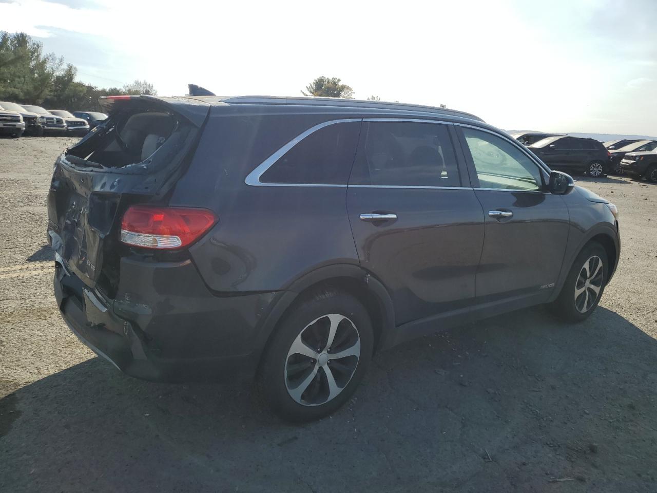 VIN 5XYPHDA58JG386185 2018 KIA SORENTO no.3