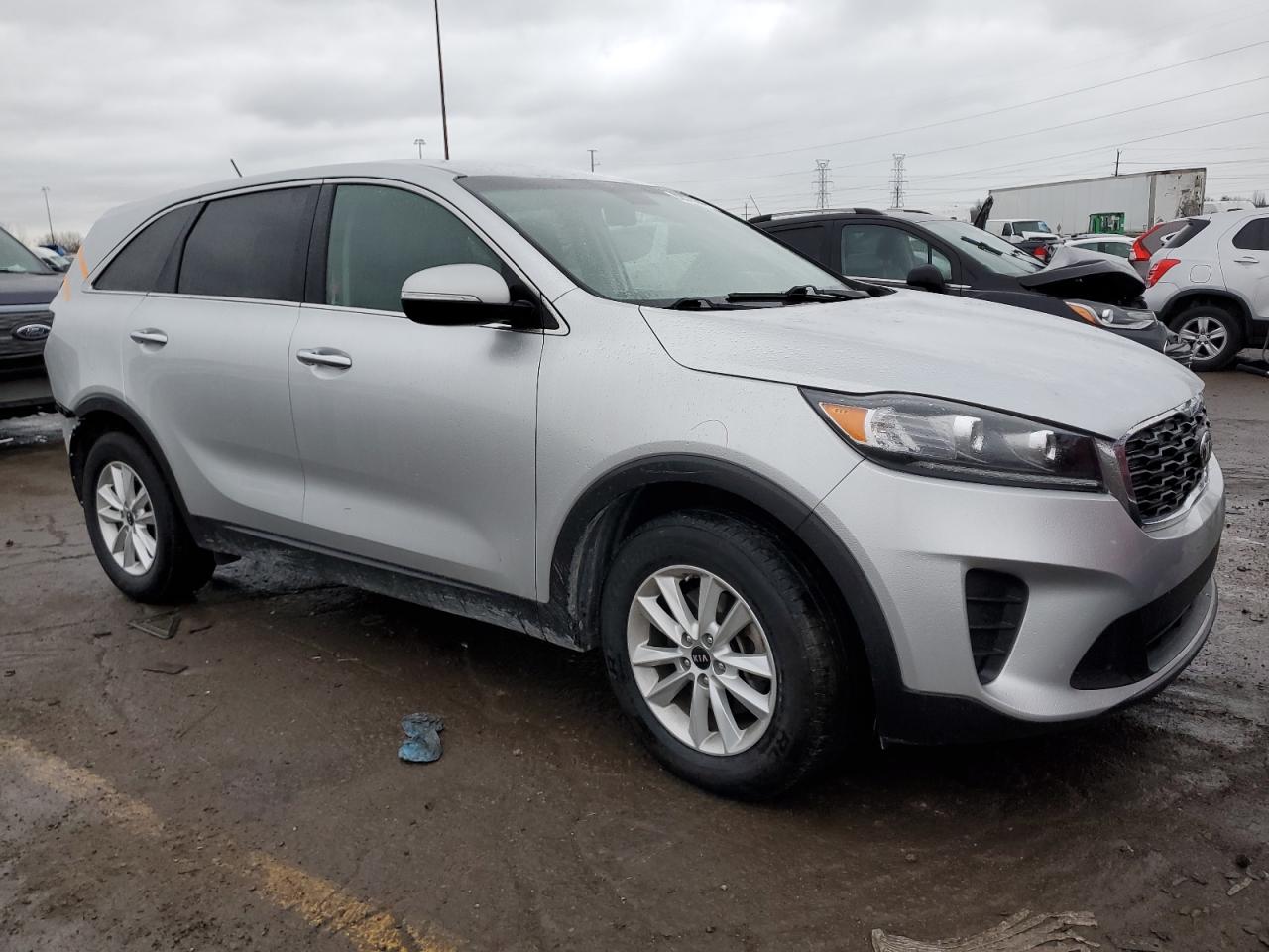 VIN 5XYPG4A36KG575730 2019 KIA SORENTO no.4