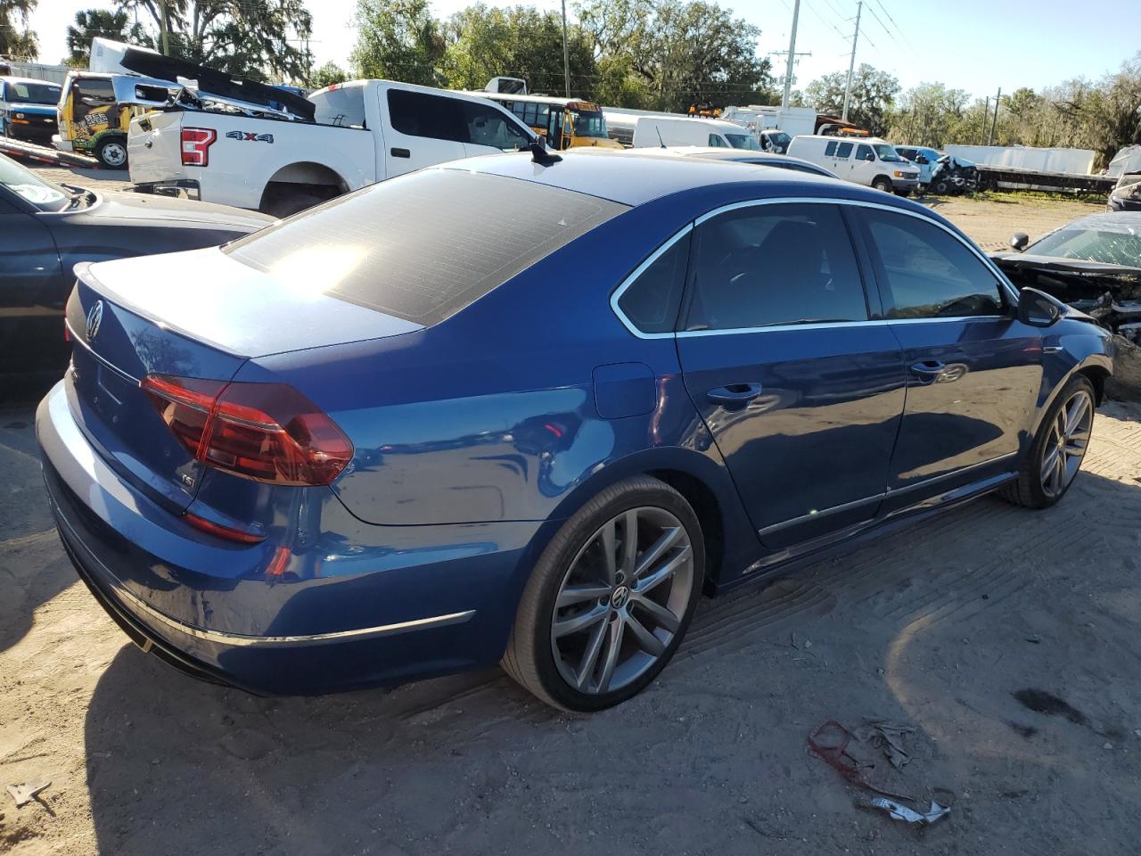 2017 Volkswagen Passat - Image 3