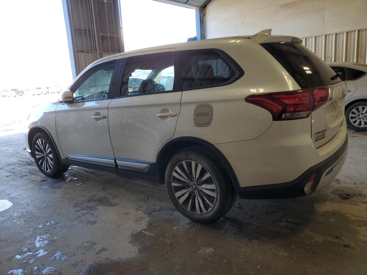 2020 Mitsubishi Outlander - Image 2
