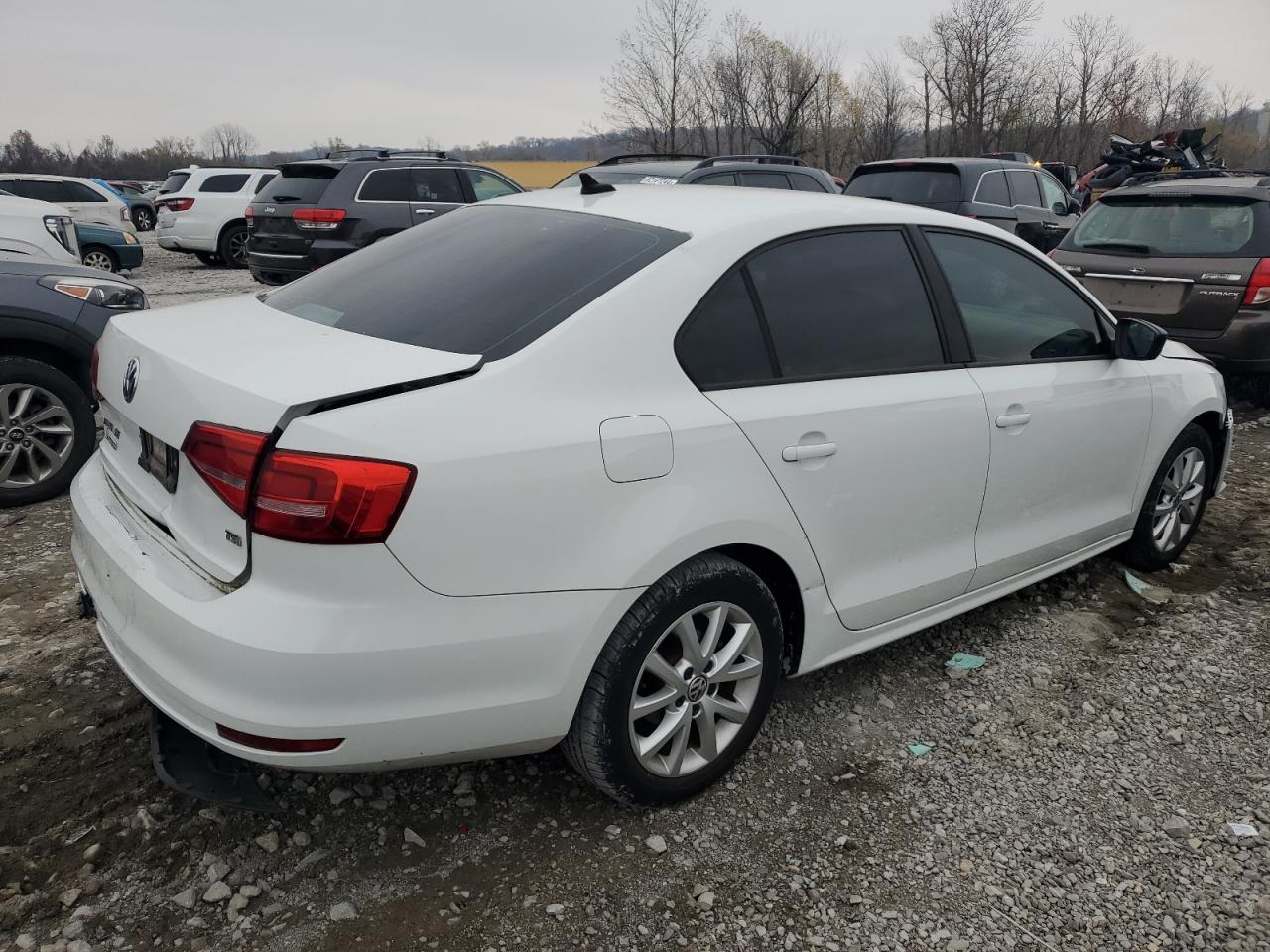 2015 Volkswagen Jetta - Image 3