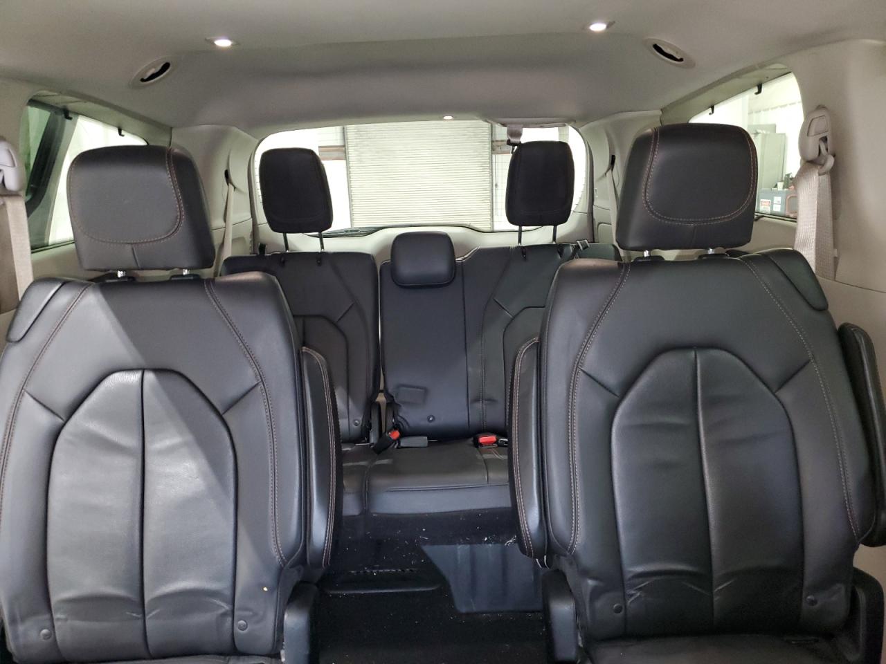 2017 Chrysler Pacifica - Image 10