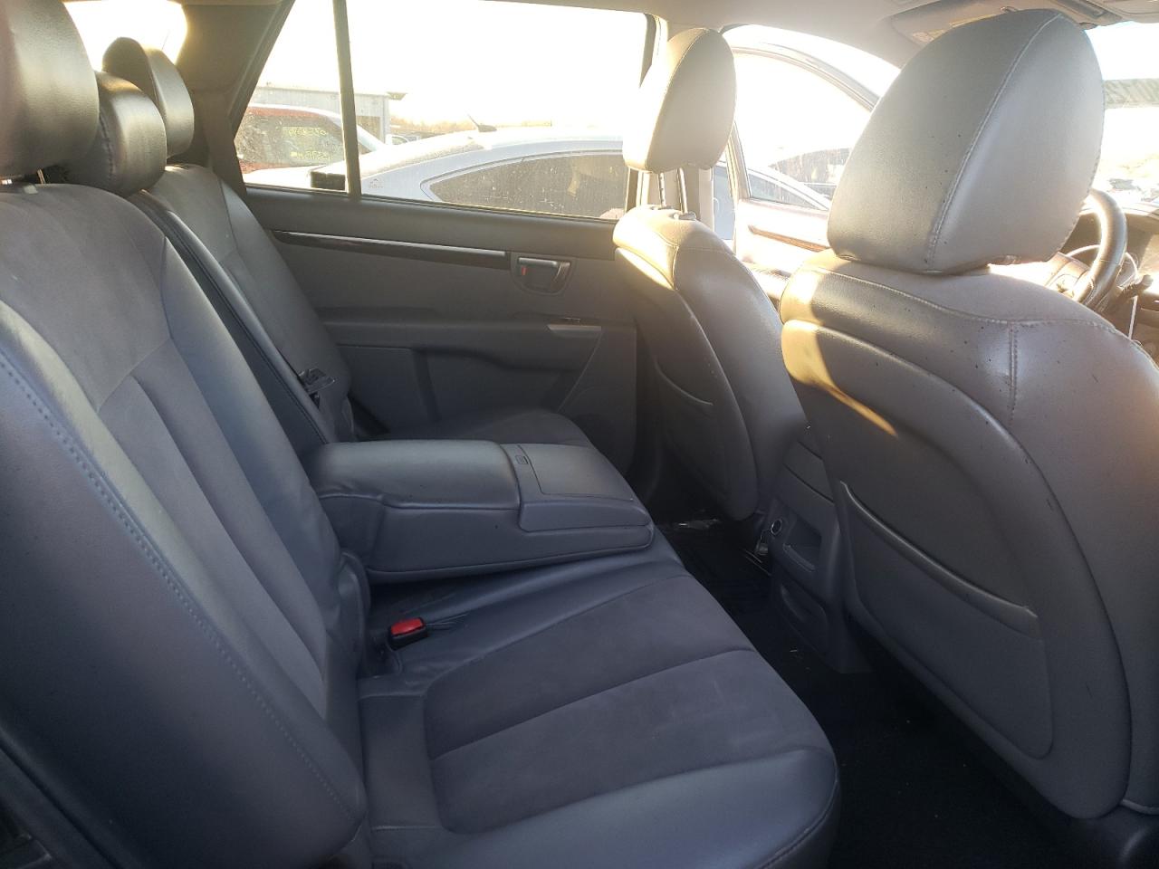 2010 Hyundai Santa Fe - Image 11
