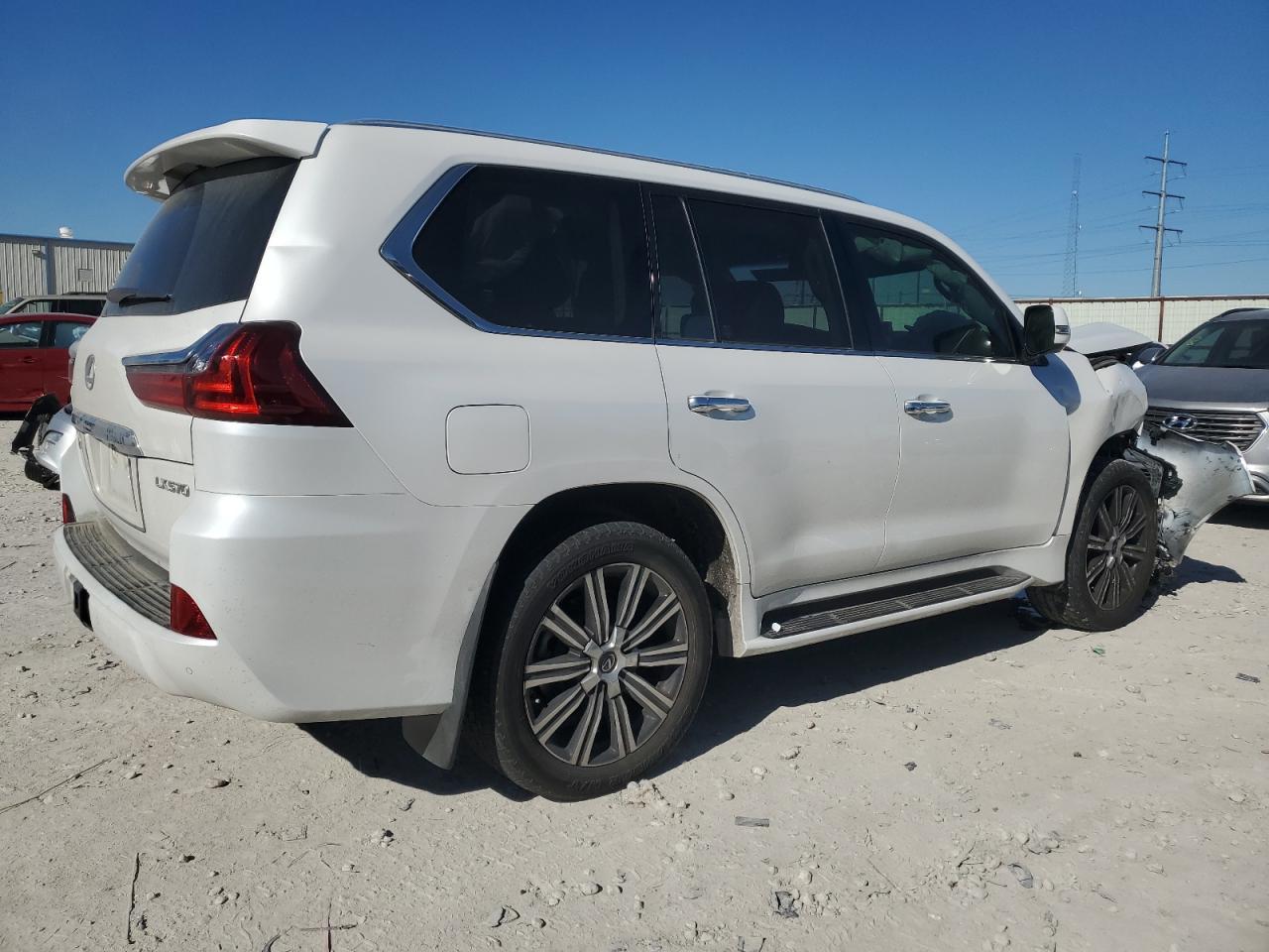 VIN JTJHY7AXXJ4281909 2018 LEXUS LX570 no.3