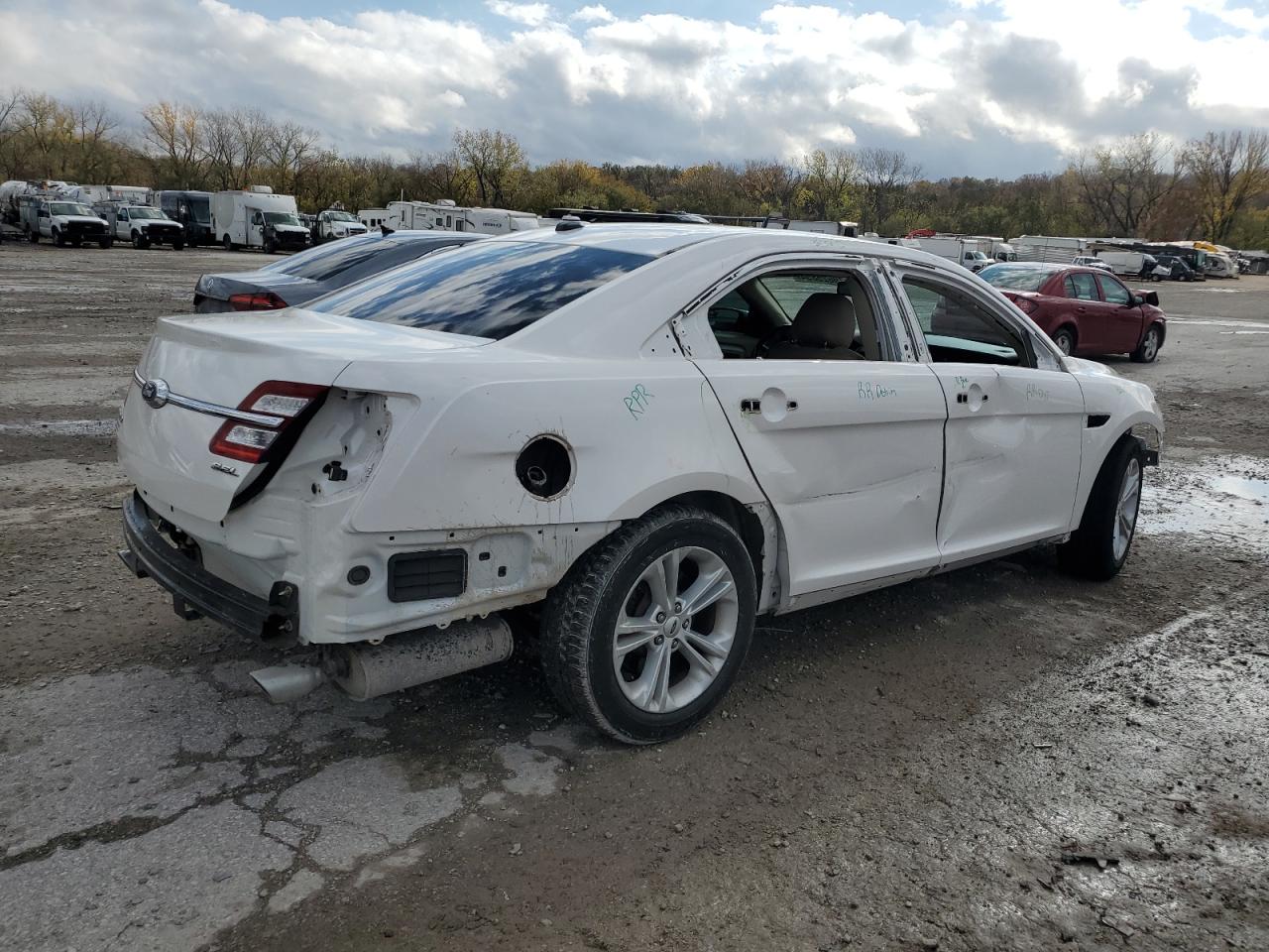 VIN 1FAHP2E87GG137565 2016 FORD TAURUS no.3