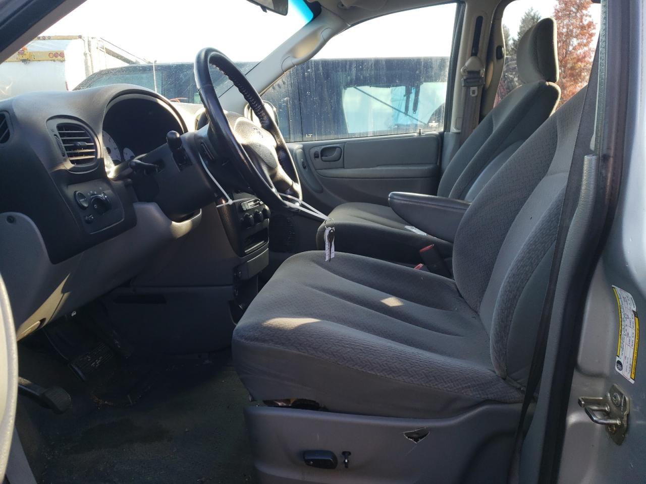 2005 Dodge Caravan - Image 7