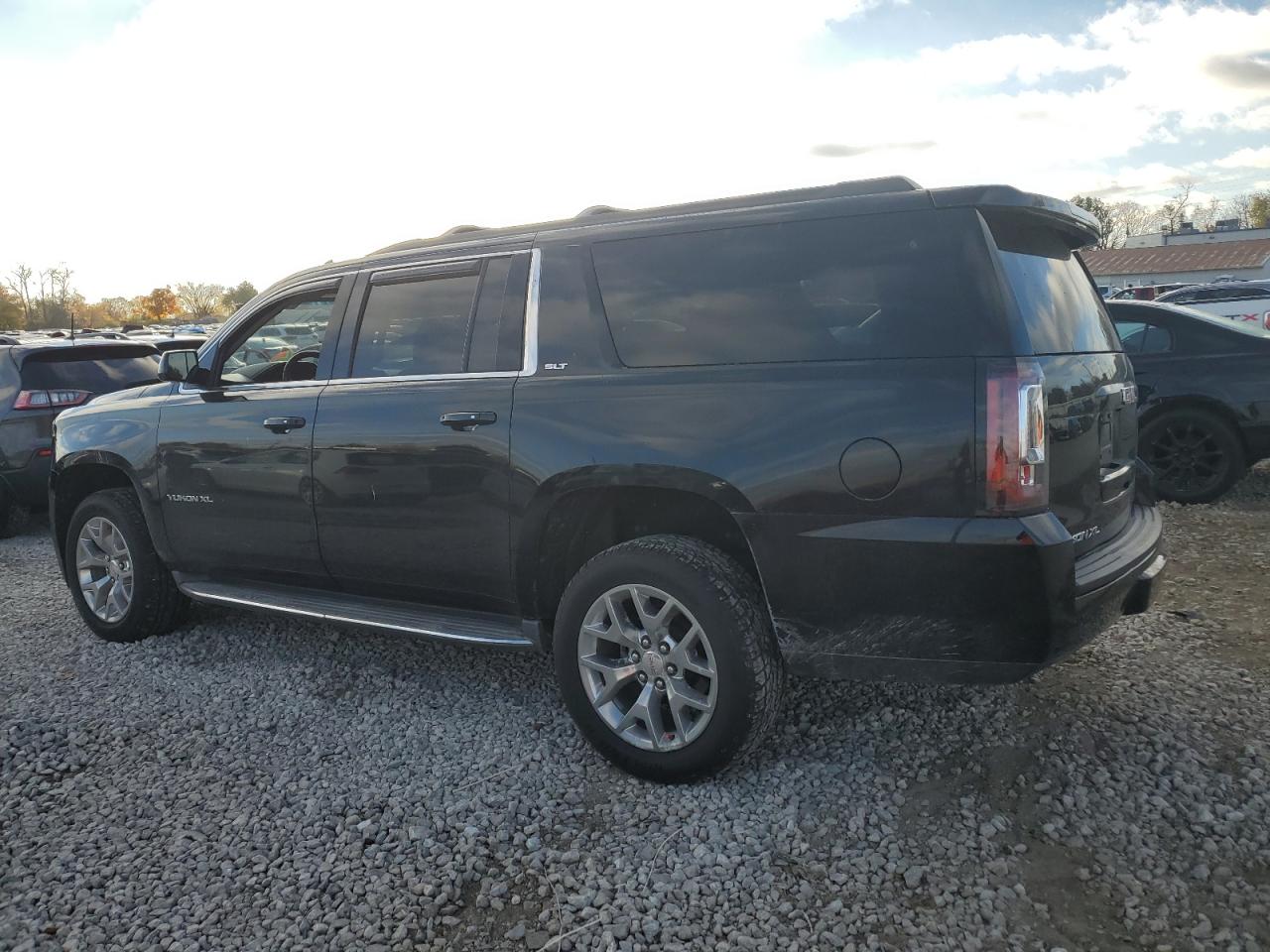 VIN 1GKS2HKC3FR618768 2015 GMC YUKON no.2