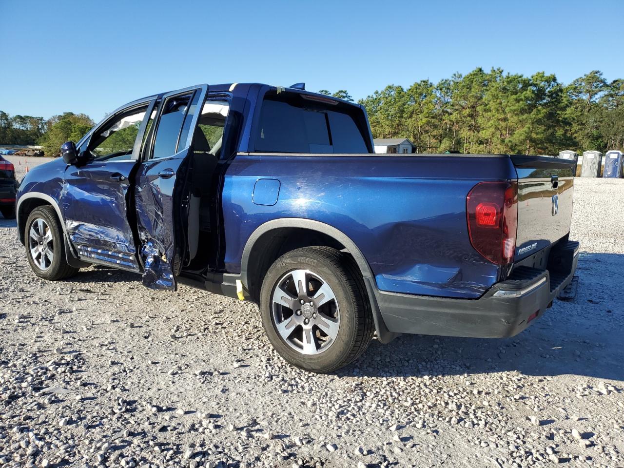 2019 Honda Ridgeline - Image 2