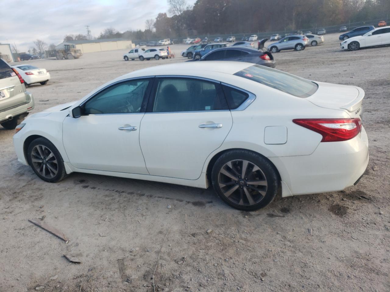 2016 Nissan Altima - Image 2