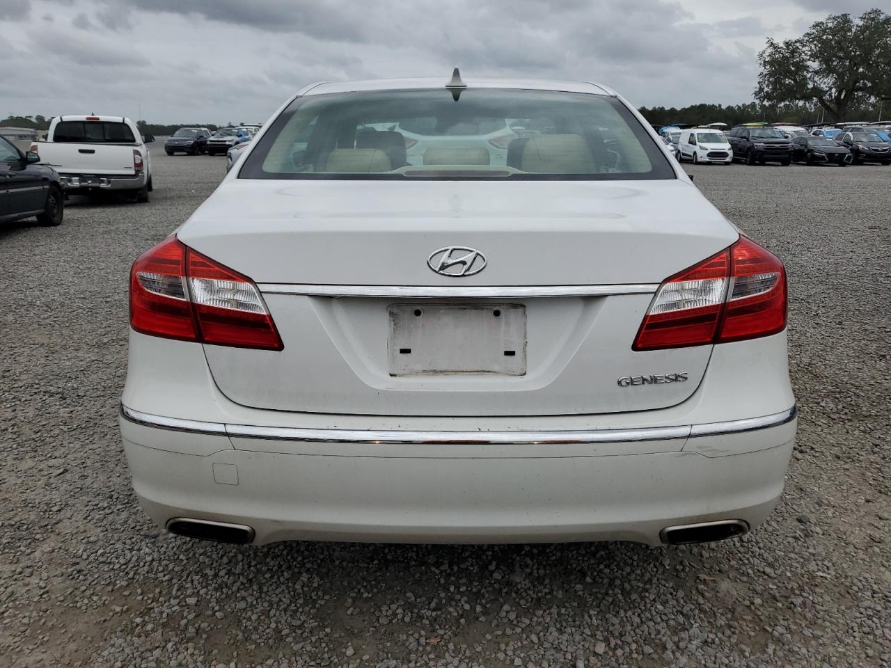 2013 Hyundai Genesis 3.8L VIN: KMHGC4DD6DU239590 Lot: 79850184