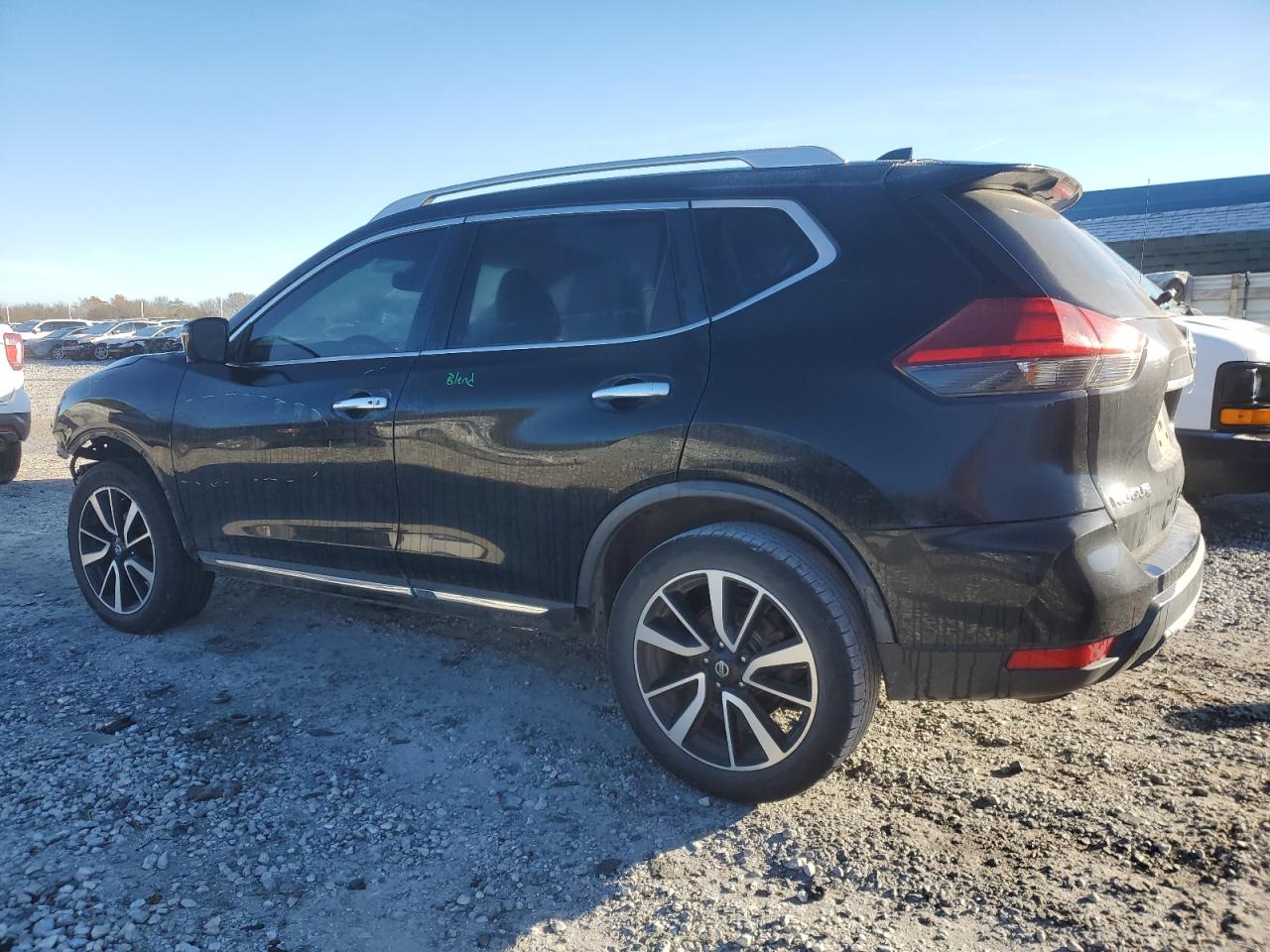 2018 Nissan Rogue - Image 2