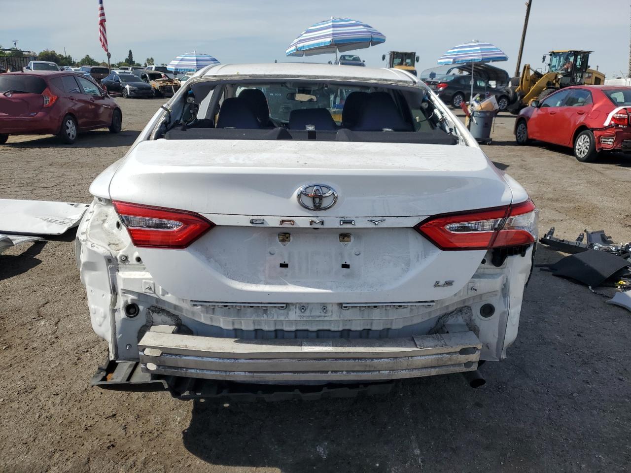 VIN 4T1B11HK6JU025752 2018 TOYOTA CAMRY no.6