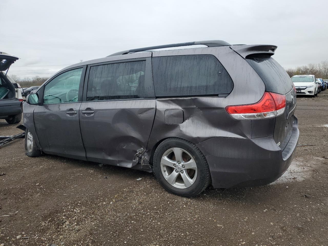 2013 Toyota Sienna - Image 2