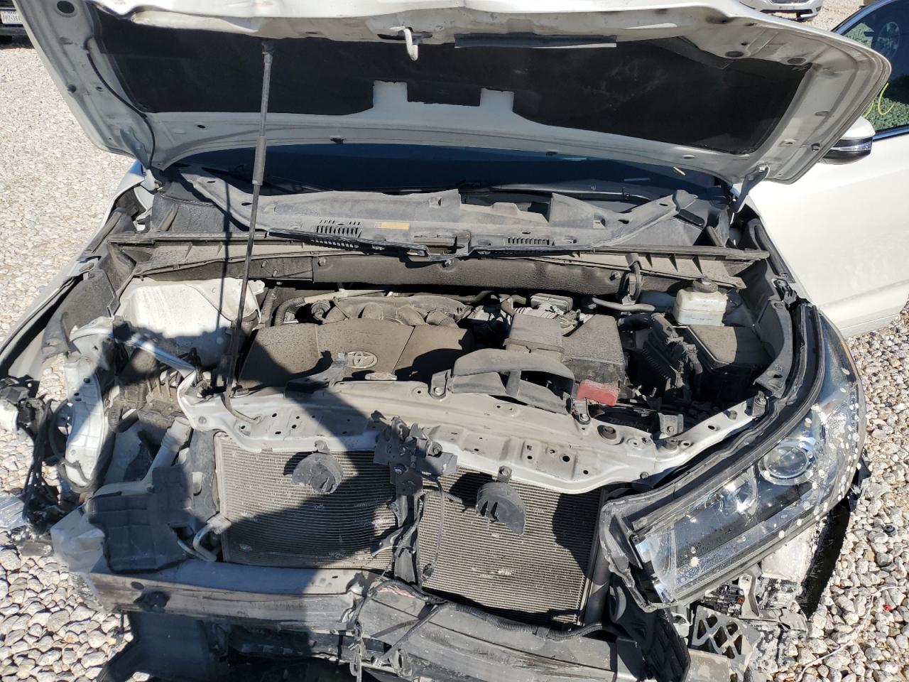 2019 Toyota Highlander - Image 13