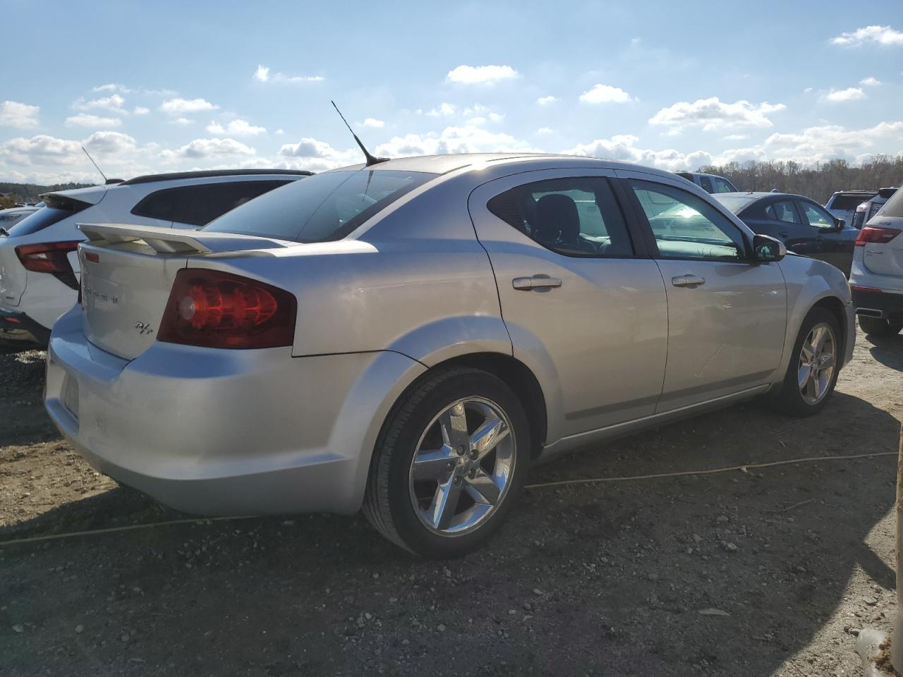 2011 Dodge Avenger - Image 3