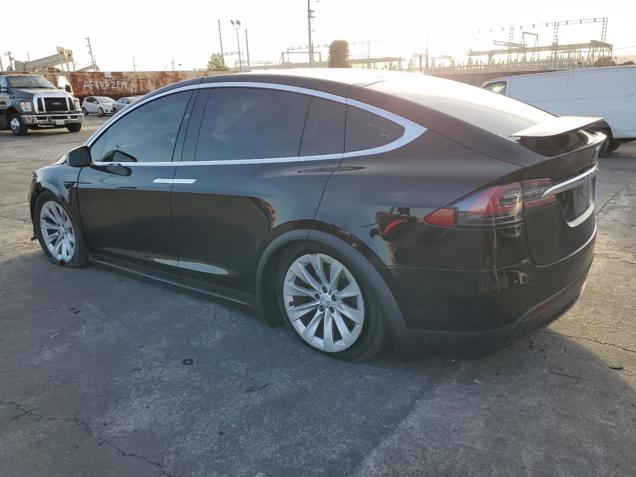 VIN 5YJXCAE24JF103883 2018 TESLA MODEL X no.2