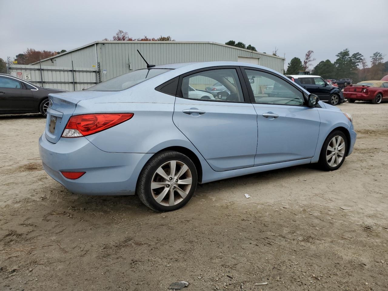 2013 Hyundai Accent - Image 3