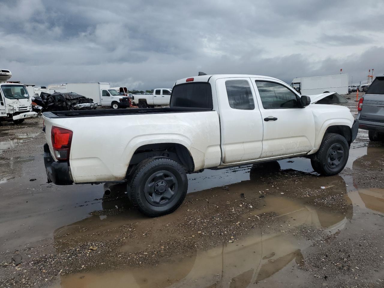 VIN 5TFRX5GN7JX111686 2018 TOYOTA TACOMA no.3