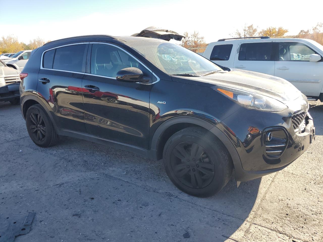 VIN KNDPMCAC7J7446295 2018 KIA SPORTAGE no.4