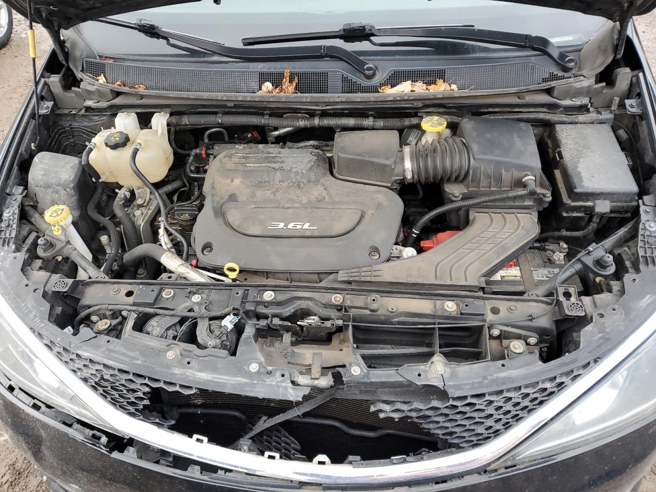 2017 Chrysler Pacifica - Image 12