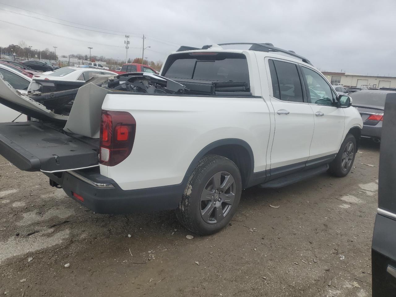 2020 Honda Ridgeline - Image 3