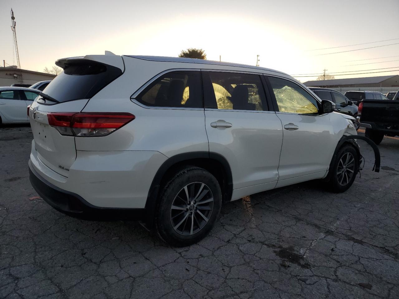 2018 Toyota Highlander - Image 3