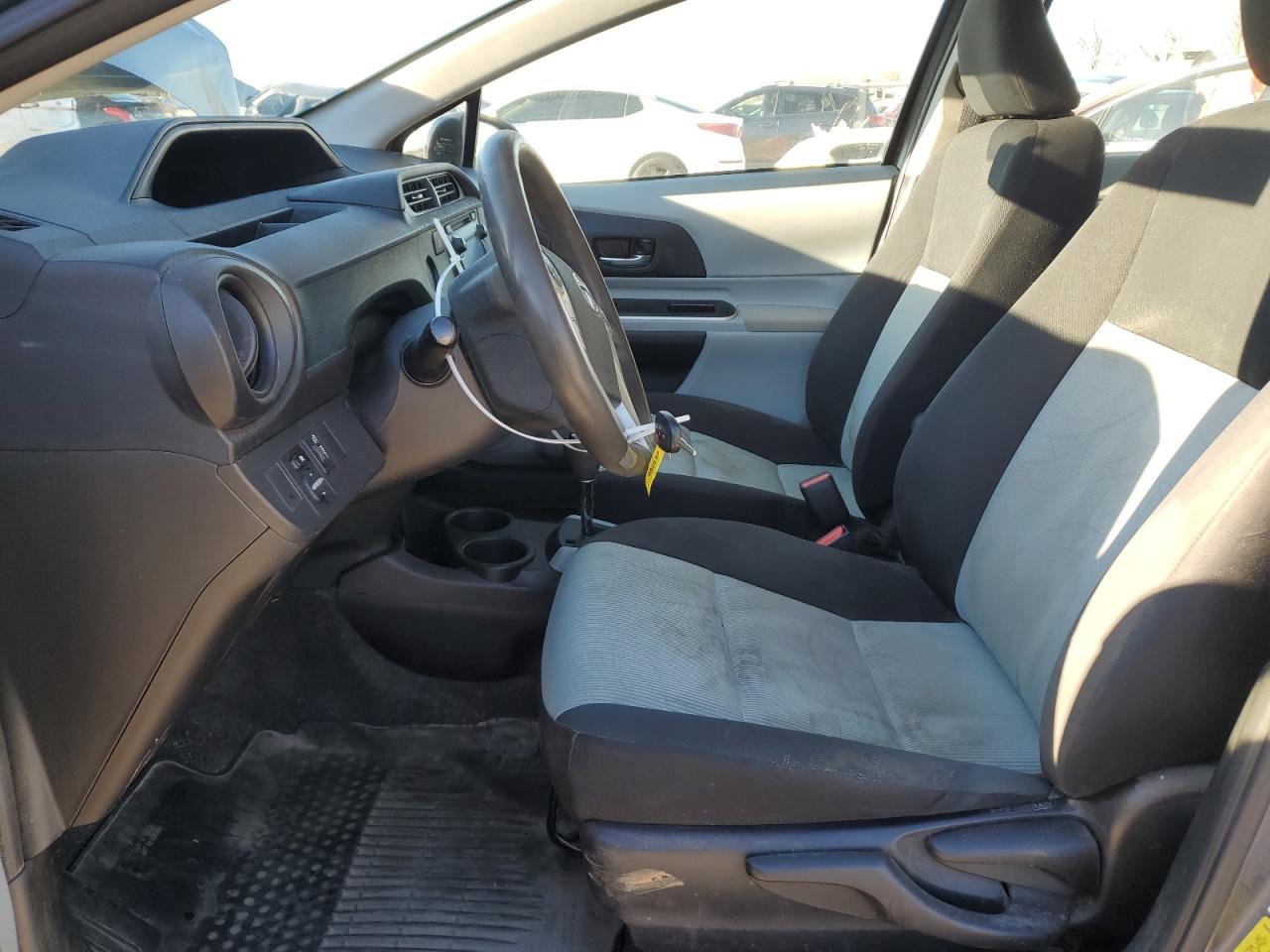 2014 Toyota Prius - Image 7