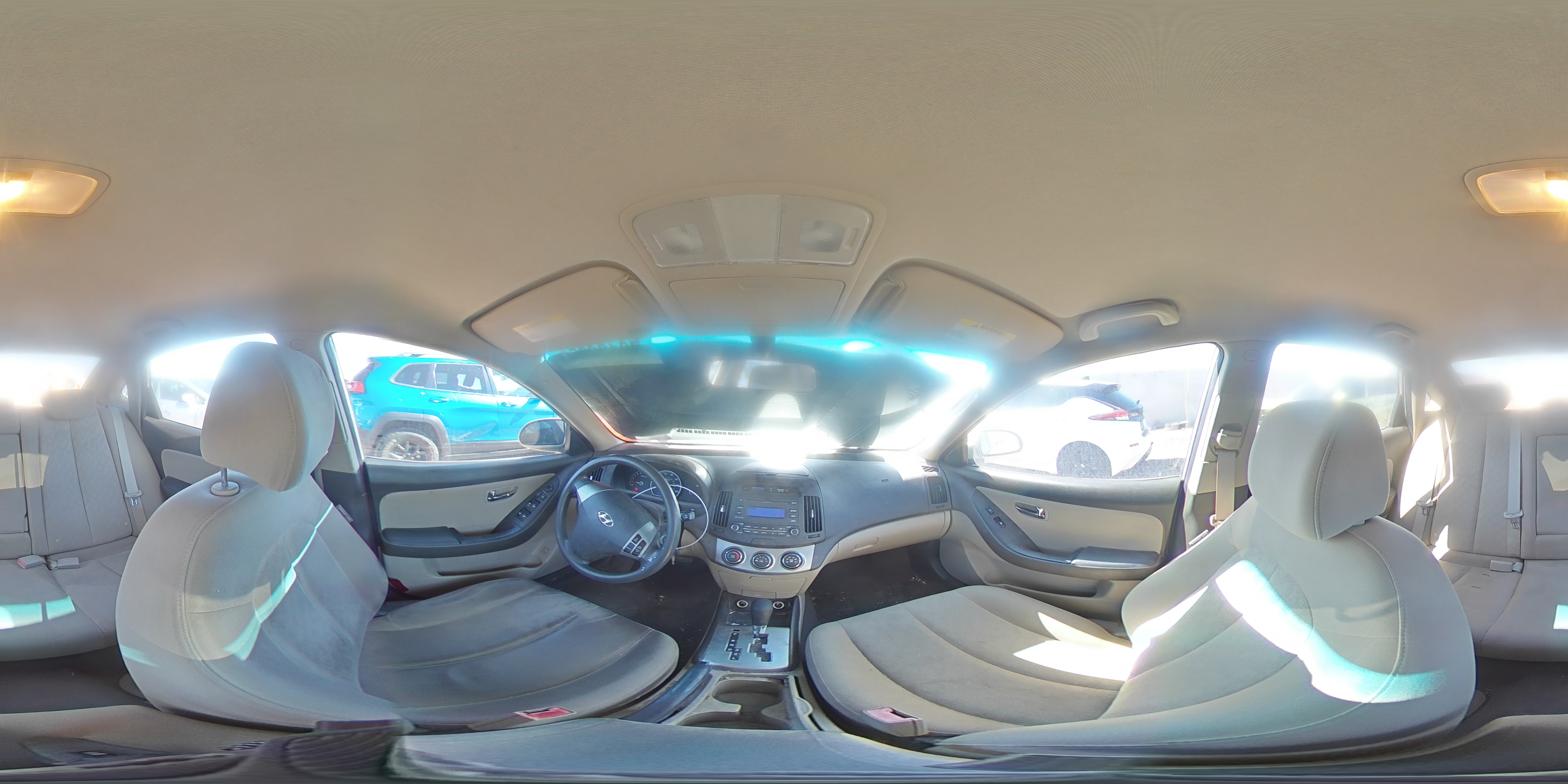 2010 Hyundai Elantra - Image 13