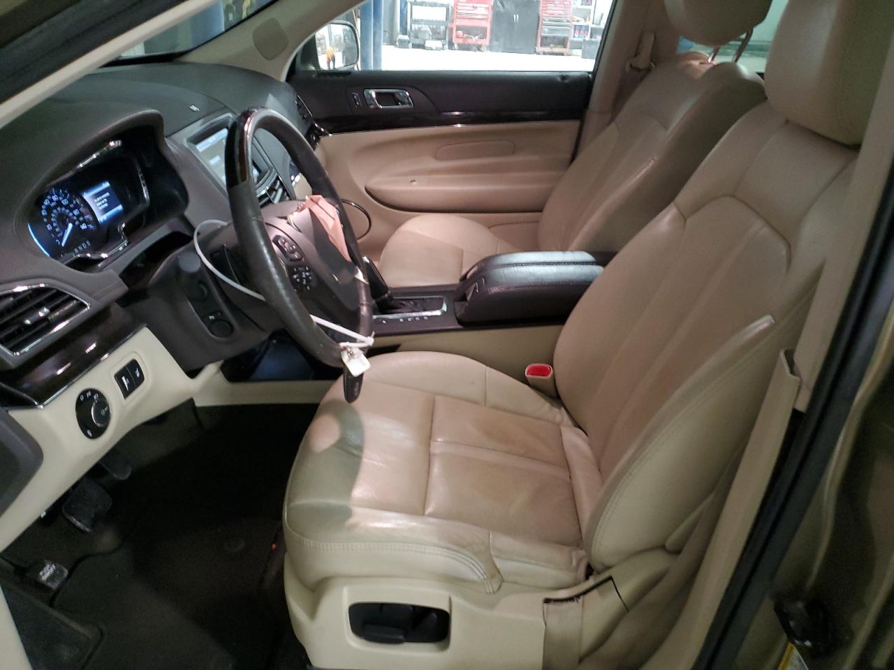 2014 Lincoln MKT - Image 7