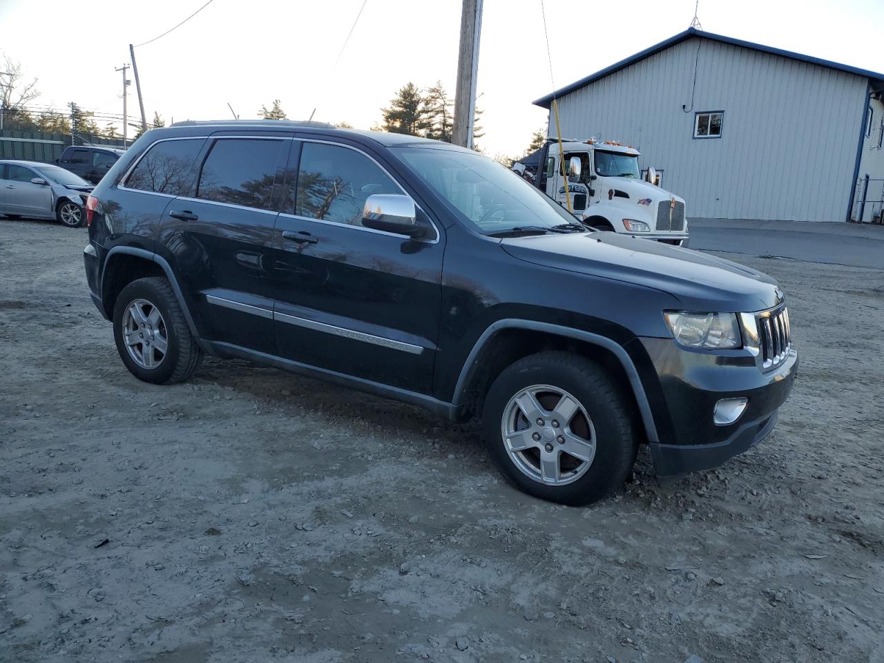 2011 Jeep Grand Cherokee - Image 4