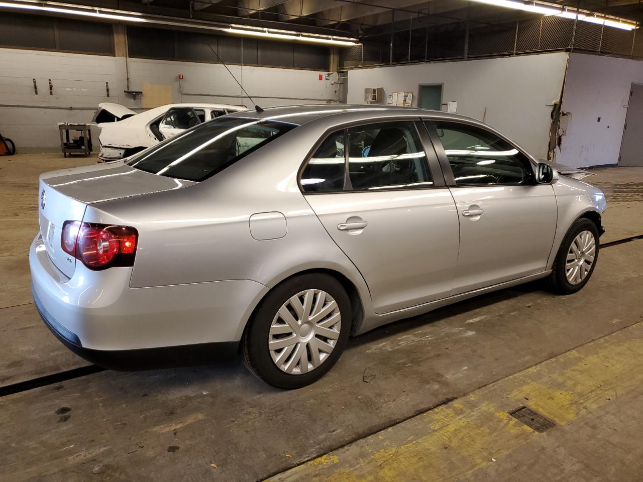 2010 Volkswagen Jetta - Image 3