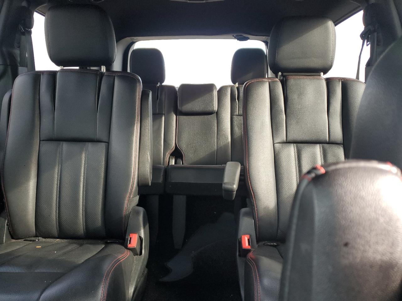 2018 Dodge Caravan - Image 10