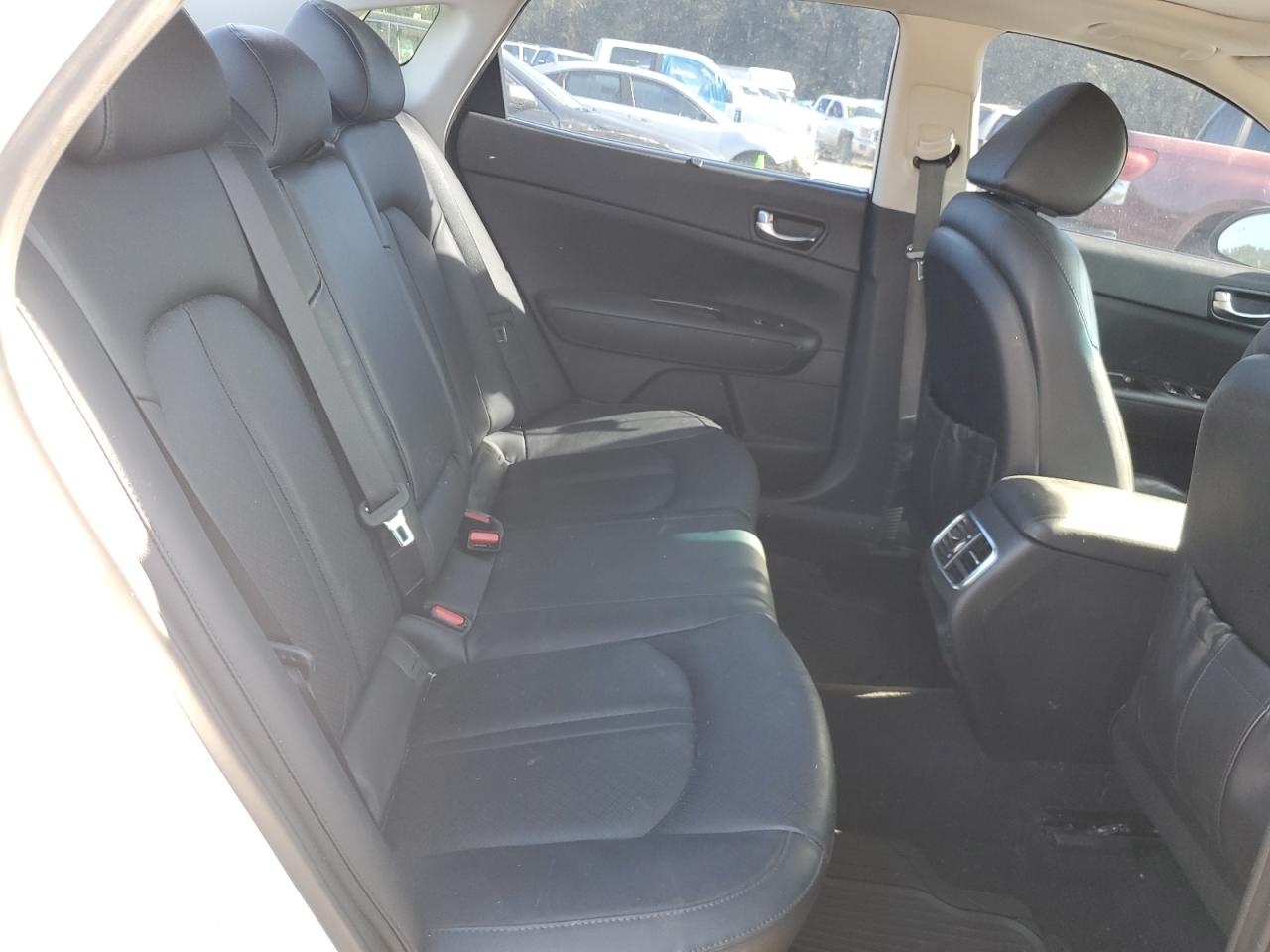 2017 Kia Optima - Image 10