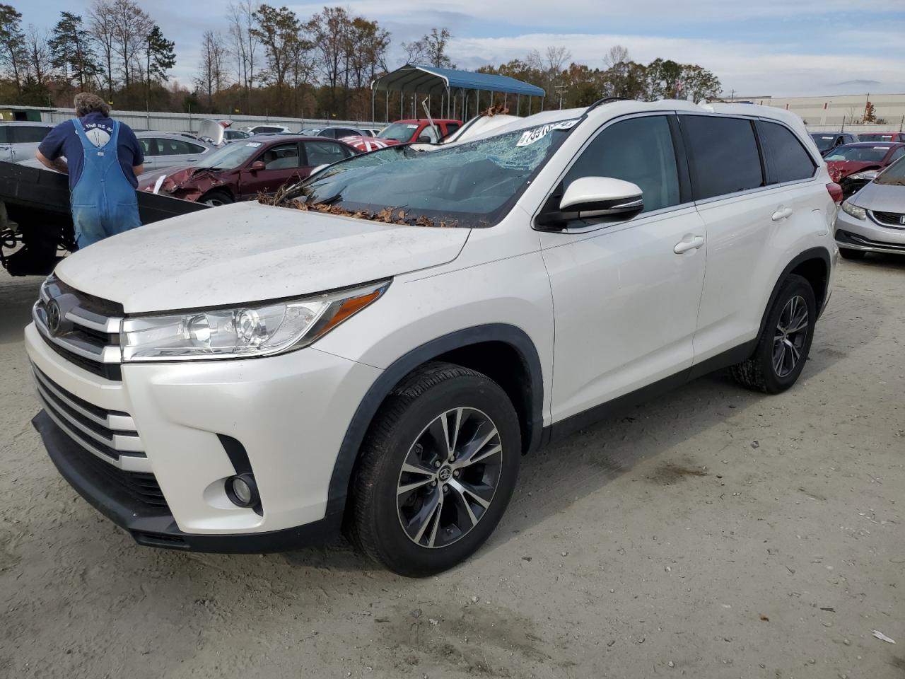 2019 Toyota Highlander - Image 1