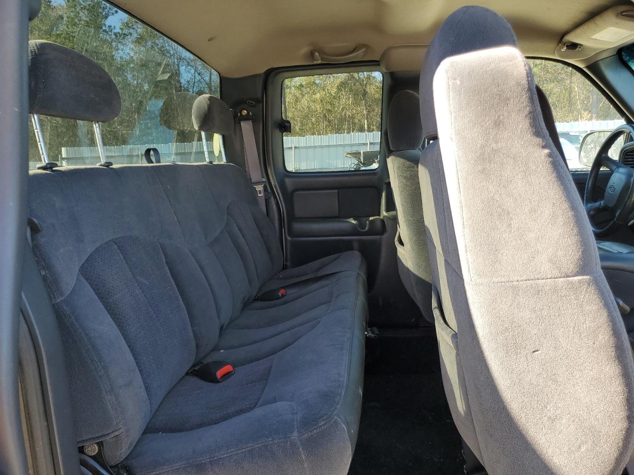 2002 Chevrolet Silverado - Image 10
