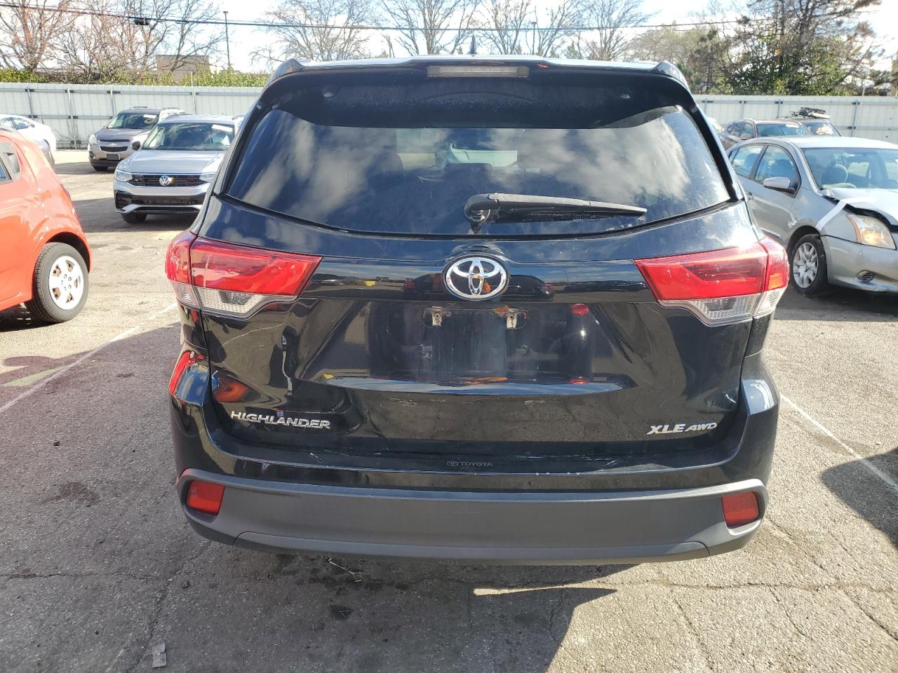 2019 Toyota Highlander Se VIN: 5TDJZRFH4KS588769 Lot: 80287844